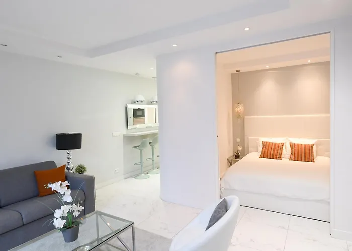 Modern & Peaceful 1bd By Champs-elysees With Ac شقة *